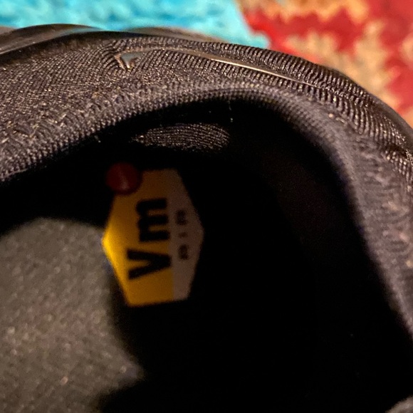 Size 9 Air Max , worn once w/ love. These are a great buy - Picture 5 of 8